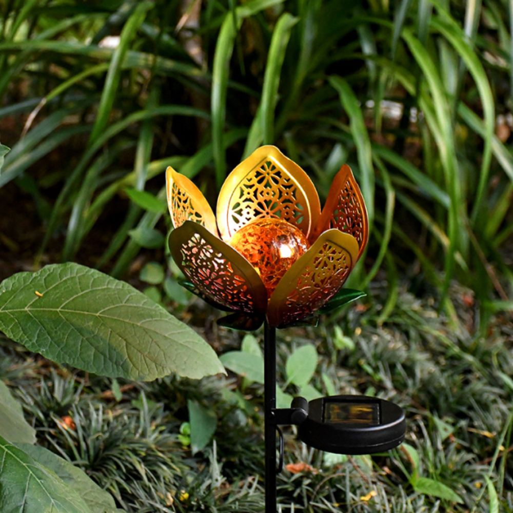 Lotus Shaped Solar Powered Lam - Outdoor Lighting Ground Fixtures reseña y precio